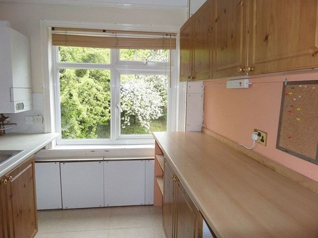  Image of 3 bedroom Flat to rent in Fairdene Road Coulsdon CR5 at Coulsdon, CR5 1RD