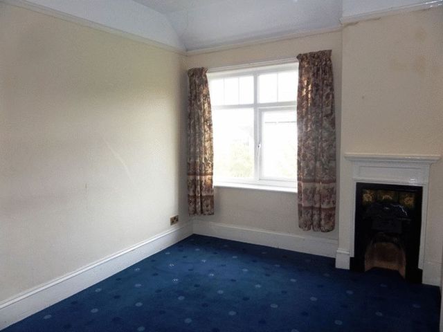  Image of 3 bedroom Flat to rent in Fairdene Road Coulsdon CR5 at Coulsdon, CR5 1RD