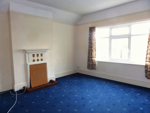  Image of 3 bedroom Flat to rent in Fairdene Road Coulsdon CR5 at Coulsdon, CR5 1RD