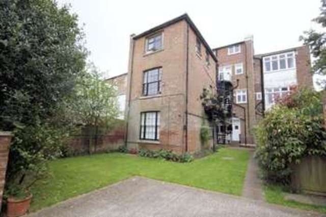  Image of 2 bedroom Flat for sale in Crescent Road Gosport PO12 at Crescent Road Alverstoke Gosport, PO12 2DH