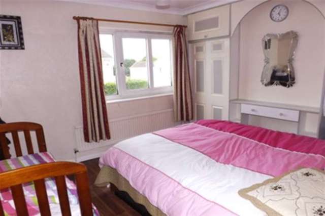  Image of 3 bedroom Detached house to rent in Cricklade Road Swindon SN2 at Swindon, SN2 1AG