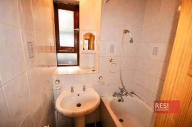  Image of 4 bedroom Flat to rent in Cromer Street London WC1H at Cromer Street  London, WC1H 8LG