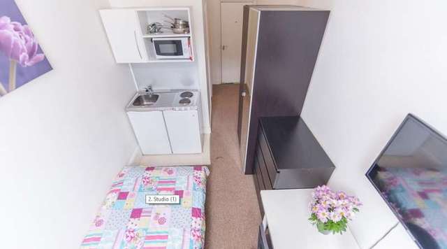  Image of Flat to rent in Cromwell Road London SW7 at London, SW7 4HA