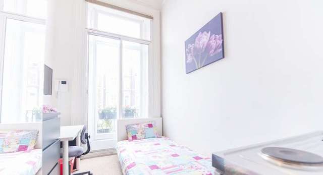  Image of Flat to rent in Cromwell Road London SW7 at London, SW7 4HA