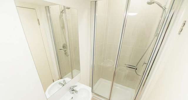  Image of Flat to rent in Cromwell Road London SW7 at London, SW7 4HA