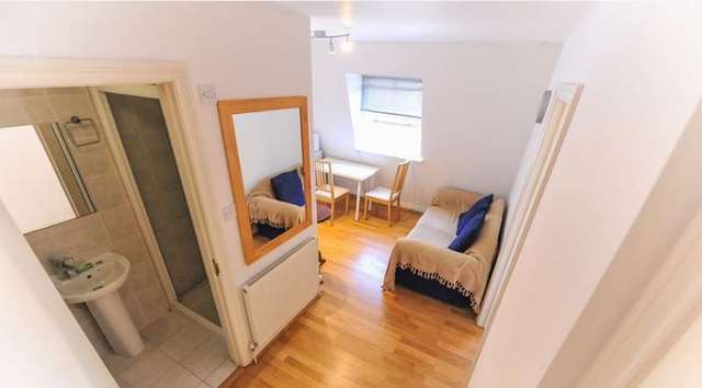  Image of 1 bedroom Flat to rent in Cromwell Road London SW7 at London, SW7 4HA