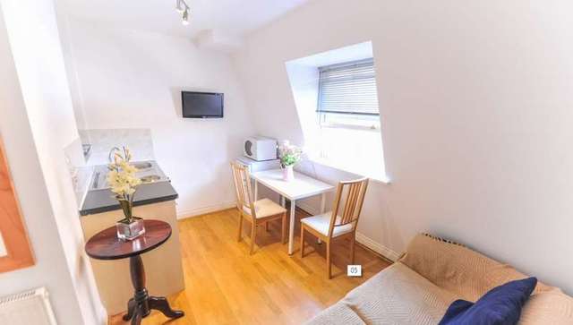  Image of 1 bedroom Flat to rent in Cromwell Road London SW7 at London, SW7 4HA