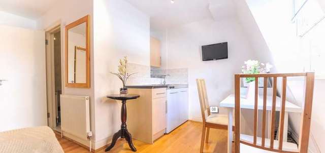  Image of 1 bedroom Flat to rent in Cromwell Road London SW7 at London, SW7 4HA