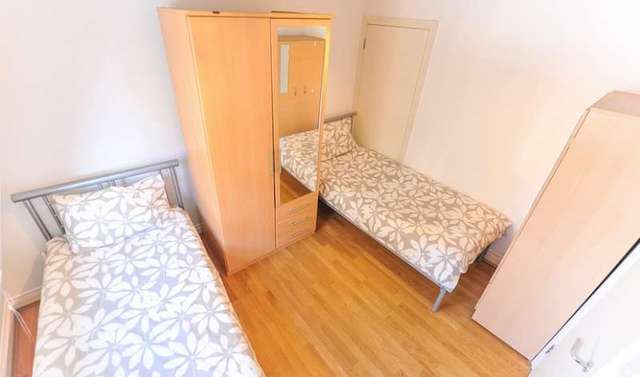  Image of 1 bedroom Flat to rent in Cromwell Road London SW7 at London, SW7 4HA
