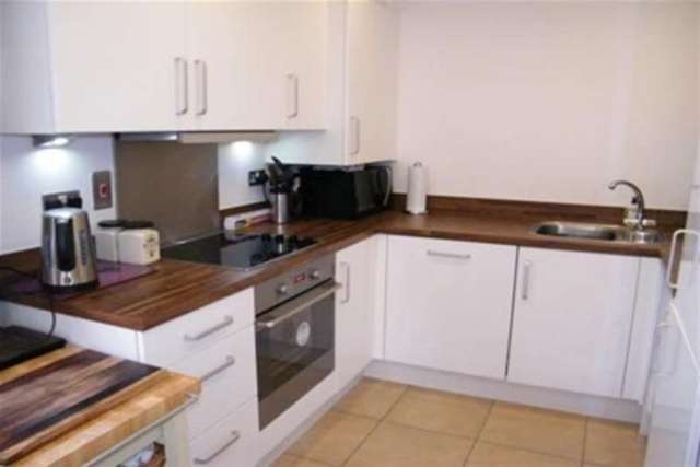  Image of 2 bedroom Property to rent in Cross Close Cirencester GL7 at Cirencester, GL7 1FF