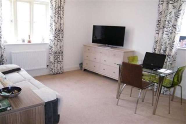  Image of 2 bedroom Property to rent in Cross Close Cirencester GL7 at Cirencester, GL7 1FF