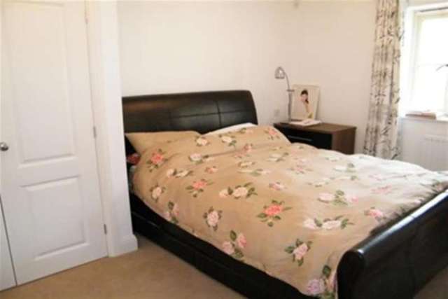  Image of 2 bedroom Property to rent in Cross Close Cirencester GL7 at Cirencester, GL7 1FF