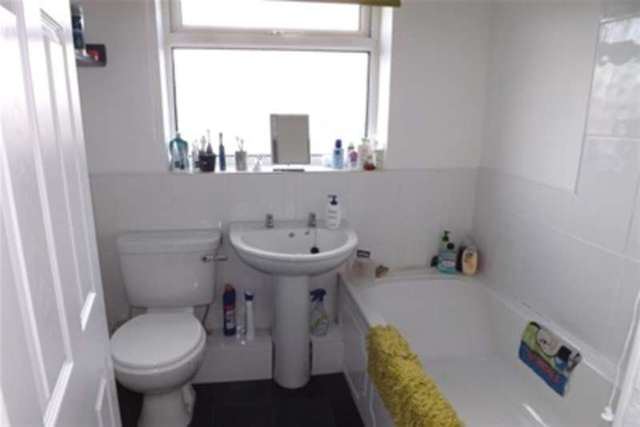  Image of 3 bedroom Detached house to rent in Dalestorth Street Sutton-in-Ashfield NG17 at Sutton-in-Ashfield, NG17 4EY