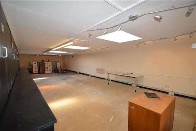  Image of Detached house to rent in Daws Lane London NW7 at Mill Hill, NW7 4SD