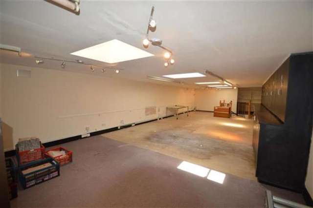 Image of Detached house to rent in Daws Lane London NW7 at Mill Hill, NW7 4SD