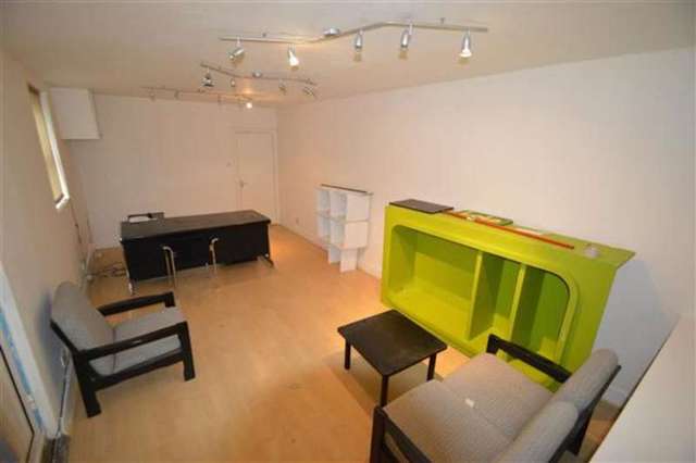  Image of Detached house to rent in Daws Lane London NW7 at Mill Hill, NW7 4SD