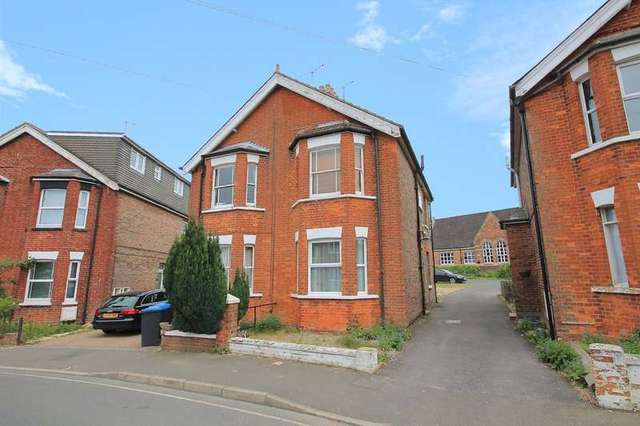  Image of 1 bedroom Detached house for sale in De La Warr Road East Grinstead RH19 at East Grinstead West Sussex, RH19 3BS