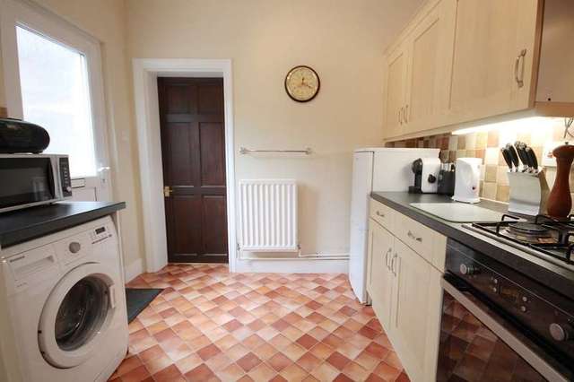  Image of 1 bedroom Detached house for sale in De La Warr Road East Grinstead RH19 at East Grinstead West Sussex, RH19 3BS