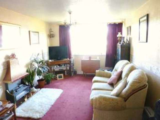  Image of 2 bedroom Flat for sale in De Villiers Avenue Crosby Liverpool L23 at DE Villiers Avenue Crosby Liverpool, L23 2XF