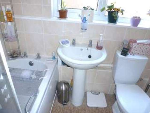  Image of 2 bedroom Flat for sale in De Villiers Avenue Crosby Liverpool L23 at DE Villiers Avenue Crosby Liverpool, L23 2XF