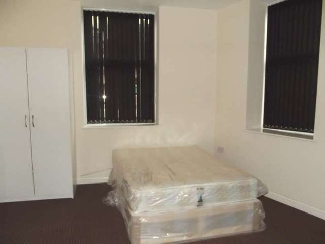  Image of 1 bedroom Flat to rent in Dewsbury Road Beeston Leeds LS11 at Beeston Leeds West Yorkshire, LS11 5NN