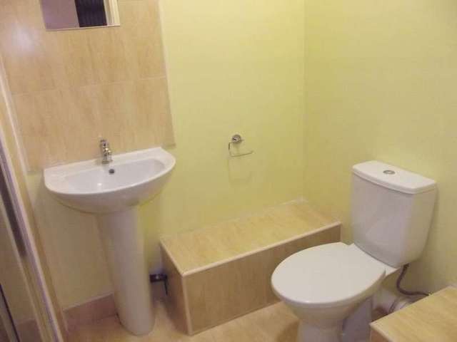  Image of 1 bedroom Flat to rent in Dewsbury Road Beeston Leeds LS11 at Beeston Leeds West Yorkshire, LS11 5NN