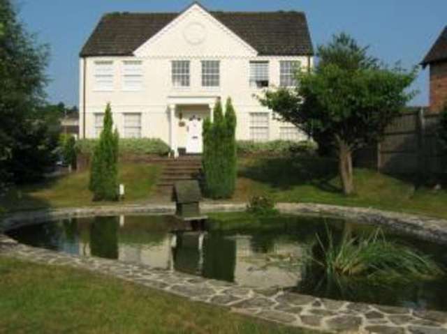  Image of 1 bedroom Flat for sale in Downsview Drive Midhurst GU29 at Midhurst West Sussex Midhurst, GU29 9LW
