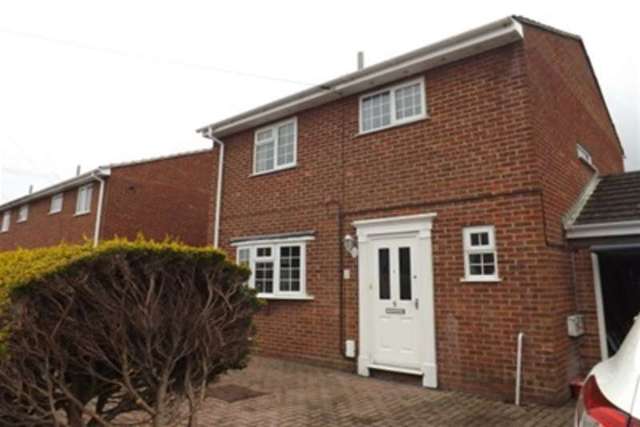  Image of 3 bedroom Detached house to rent in Dresden Drive Cowplain Waterlooville PO8 at Waterlooville, PO8 8RN
