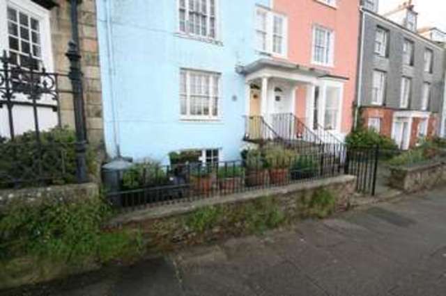  Image of 1 bedroom Flat to rent in Dunstanville Terrace Falmouth TR11 at Dunstanville Terrace  Falmouth, TR11 2SW