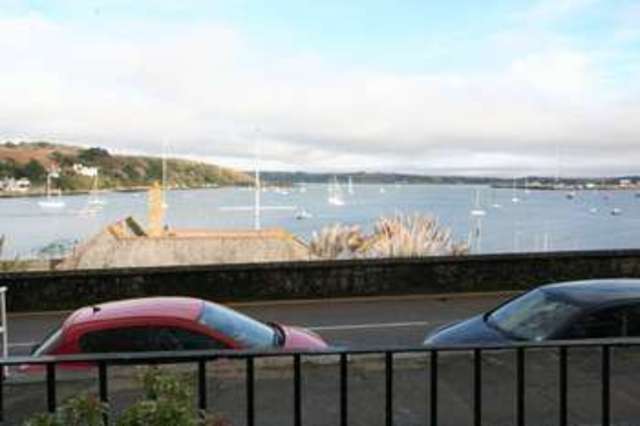  Image of 1 bedroom Flat to rent in Dunstanville Terrace Falmouth TR11 at Dunstanville Terrace  Falmouth, TR11 2SW