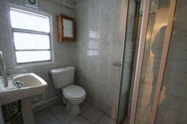  Image of 1 bedroom Flat to rent in Dunstanville Terrace Falmouth TR11 at Dunstanville Terrace  Falmouth, TR11 2SW