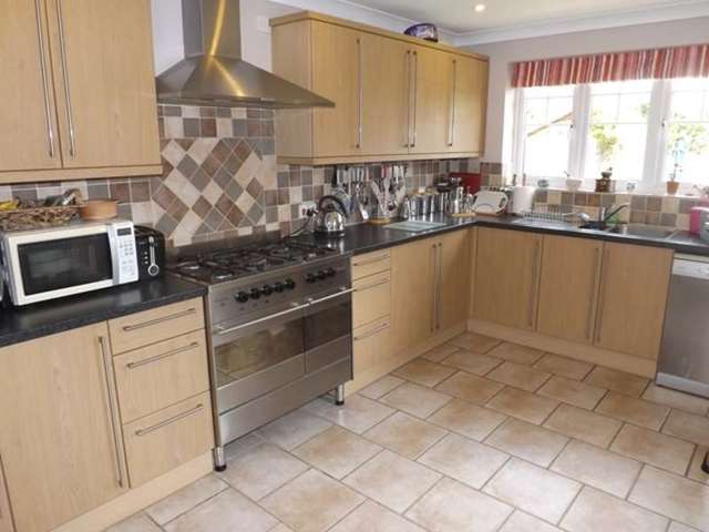  Image of 4 bedroom Detached house for sale in Durcott Gardens Evesham WR11 at Durcott Gardens  Evesham, WR11 1ET