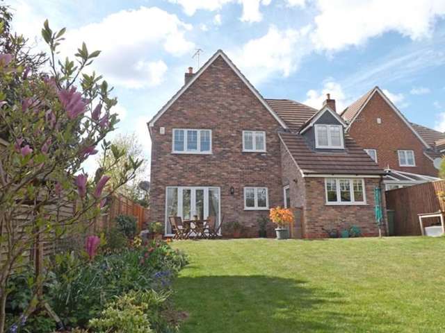  Image of 4 bedroom Detached house for sale in Durcott Gardens Evesham WR11 at Durcott Gardens  Evesham, WR11 1ET
