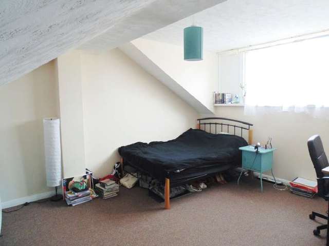  Image of 4 bedroom End of Terrace for sale in Dyer Road Shirley Southampton SO15 at Shirley  Southampton, SO15 3EJ