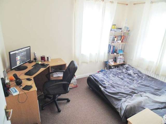  Image of 4 bedroom End of Terrace for sale in Dyer Road Shirley Southampton SO15 at Shirley  Southampton, SO15 3EJ