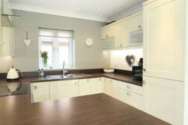  Image of 4 bedroom Detached house for sale in Earlsmere Drive Morley Leeds LS27 at Earlsmere Drive Morley Leeds, LS27 9RY