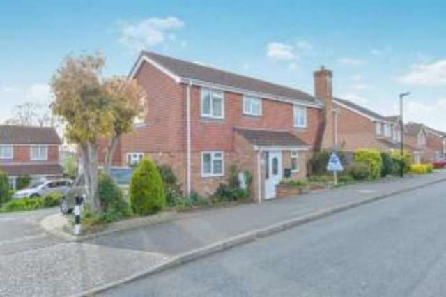  Image of 3 bedroom Detached house for sale in Hefford Road East Cowes PO32 at East Cowes Isle of Wight East Cowes, PO32 6QU