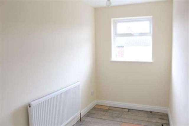  Image of 2 bedroom Terraced house to rent in Eaton Street Runcorn WA7 at Runcorn, WA7 5BW