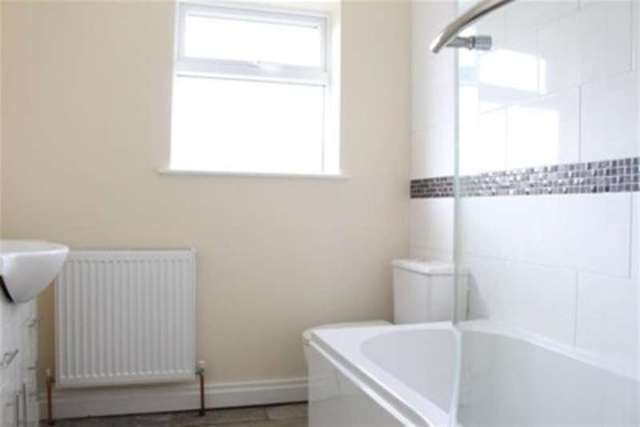  Image of 2 bedroom Terraced house to rent in Eaton Street Runcorn WA7 at Runcorn, WA7 5BW