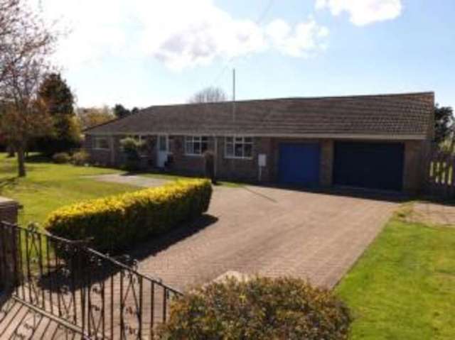  Image of 3 bedroom Bungalow for sale in Eau Bank North Somercotes Louth LN11 at North Somercotes Louth North Somercotes, LN11 7LP