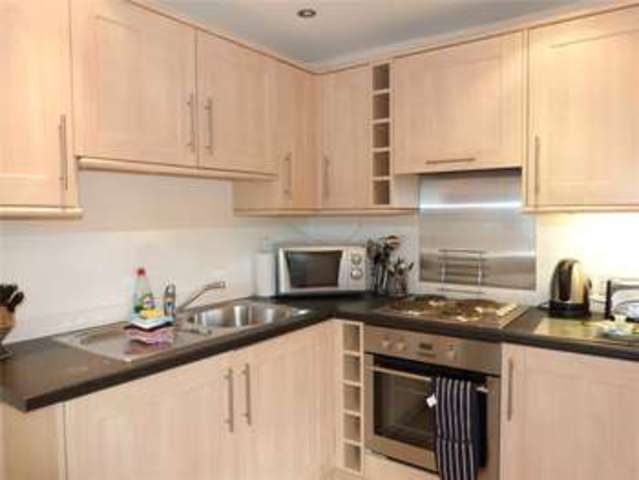  Image of 1 bedroom Apartment to rent in Terrace Road South Binfield Bracknell RG42 at Terrace Road South Binfield Binfield, RG42 4DW