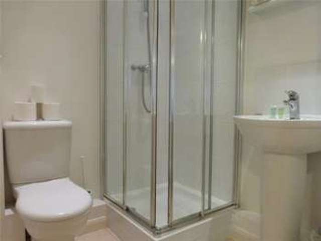  Image of 1 bedroom Apartment to rent in Terrace Road South Binfield Bracknell RG42 at Terrace Road South Binfield Binfield, RG42 4DW