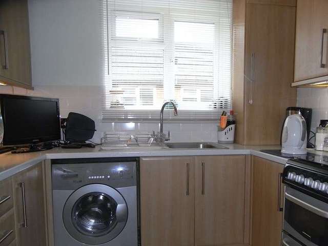  Image of 2 bedroom Flat for sale in Edgeworth Road Cockfosters Barnet EN4 at Edgeworth Road Cockfosters Barnet, EN4 9AB