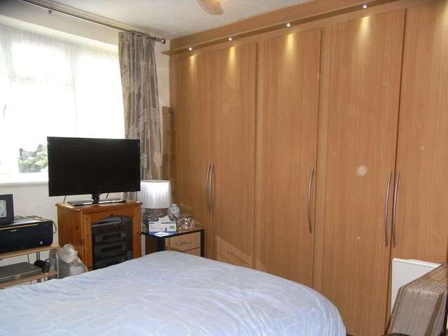  Image of 2 bedroom Flat for sale in Edgeworth Road Cockfosters Barnet EN4 at Edgeworth Road Cockfosters Barnet, EN4 9AB