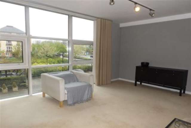  Image of 2 bedroom Flat to rent in Lloyd George Avenue Cardiff CF10 at Cardiff, CF10 4QL