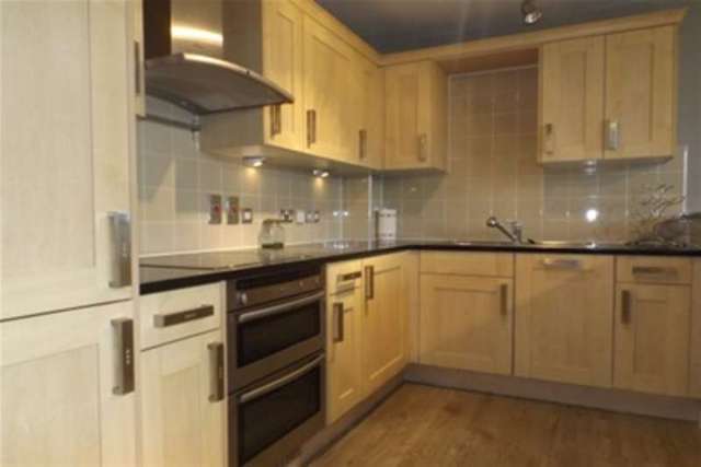  Image of 2 bedroom Flat to rent in Lloyd George Avenue Cardiff CF10 at Cardiff, CF10 4QL