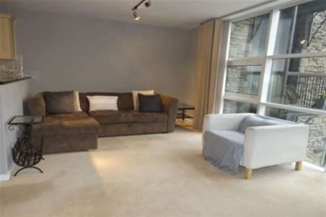  Image of 2 bedroom Flat to rent in Lloyd George Avenue Cardiff CF10 at Cardiff, CF10 4QL
