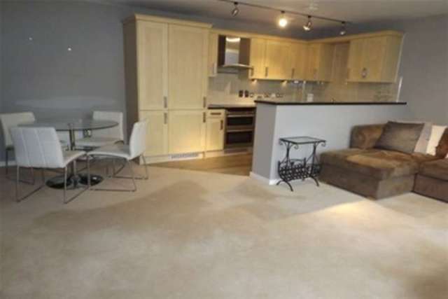  Image of 2 bedroom Flat to rent in Lloyd George Avenue Cardiff CF10 at Cardiff, CF10 4QL