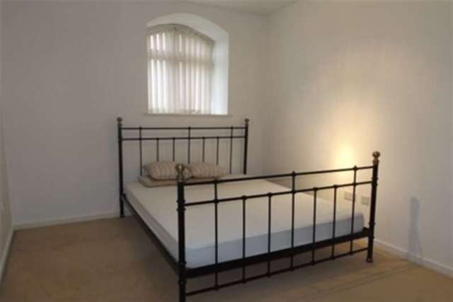  Image of 2 bedroom Flat to rent in Lloyd George Avenue Cardiff CF10 at Cardiff, CF10 4QL
