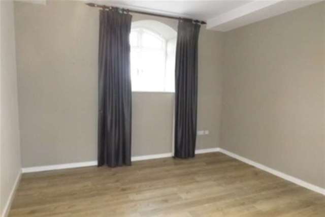  Image of 2 bedroom Flat to rent in Lloyd George Avenue Cardiff CF10 at Cardiff, CF10 4QL
